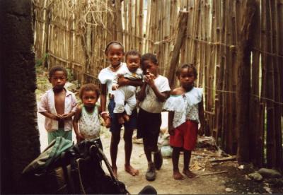 20070531203805-esmeraldas-20kids.jpg